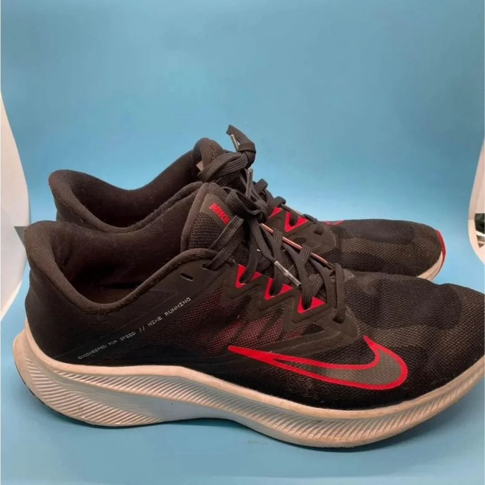 Men’s Nike running shoe quest size 9
